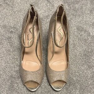 Nina Elegant Gold Peep-Toe Heels